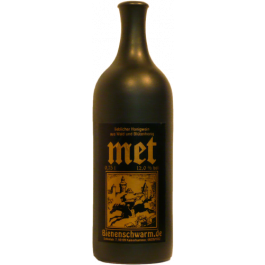 lieblicher Honigmet in der Steingutflasche