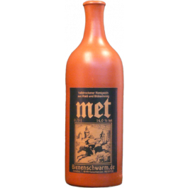 halbtrockener Met in der Steingutflasche